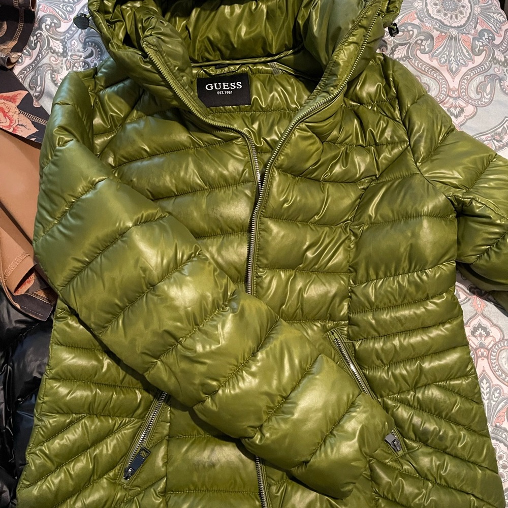 Woman’s Puffer GUESS jacket